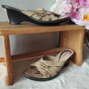 Beżowe klapki damskie Clara Barson r. 40 koturn 7 cm