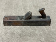 Stary drewniany hebel stolarski – antyk, narzędzie ciesielskie