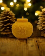 Świeca z naturalnego wosku pszczelego Bombka w śnieżki Zielony Świecownik