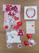 Walentynkowy box 1 – bransoletka, naklejki, breloczek, serca, misie