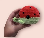 Wieloryb - arbuz. Wykonany na szydełku