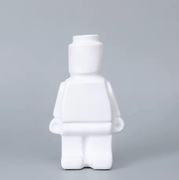 Ceramiczny Wazon w Stylu Skandynawskim Ludzik Lego