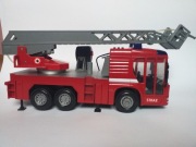 Wóz strażacki straż pożarna DRABINA WYSIĘGNIK POMPA INTERAKTYWNY LED DŹWIĘK