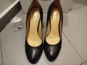 Piękne czarne szpilki z flekami