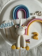 Figurka jednorożca z lukru z dodatkami na tort