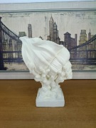 Duży wazon dekoracyjny – muszla na koralowej podstawie EVIMDEHOBI 