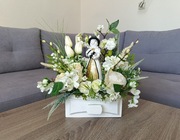 Wielkanocna dekoracja glamour. Stroik wielkanocny z panią zając. Ozdoba 