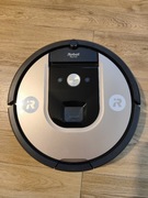 IRobot Roomba 976 robot sprzątający, boczne szczotki, filtry, ściana.