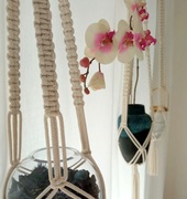 Makramowy kwietnik na stalowym kółku–rękodzieło