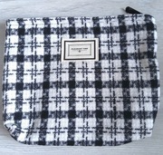 Czarno biała kosmetyczka w kratkę pepitka 25x21 cm 