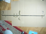 Rygiel okienny stalowo- mosiężny,prętowy obrotowy,zabytkowy