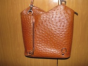 Torebka z opcją plecaka stylizowana na skórę strusia