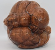 Skulony płaczący człowiek jogin Budda ciekawa rzeźba z drewna 16cm