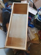 Półka gablota z przesuwaną szybą drewniana vintage, Stara witrynka