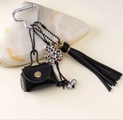 Brelok do torebki czarny chwost torebeczka prezent dodatek
