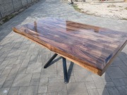 Stół z litego orzecha