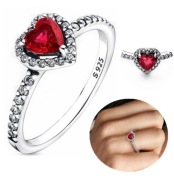 Srebny pierścionek ze czerwonym serdzuszkiem