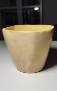 Ceramiczna kremowo - żółta doniczka