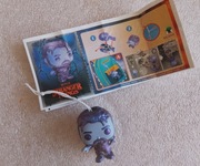 KINDER Stranger things Hopper up side down + karteczka 