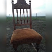 Krzesła dębowe rzeźbione