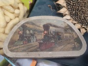 Bardzo stare metalowe pudelko