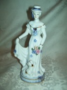 FIGURKA PORCELANOWA - PANNA Z PIESKIEM - 20 cm