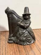 Śliczna figurka jak z brązu 