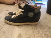 Ciemno granatowe buty na lekkim podwyrzszeniu