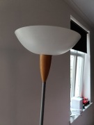 Lampa podłogowa stojąca używana