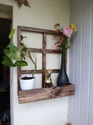 Kwietnik wiszący drewniany, półka wisząca okno 