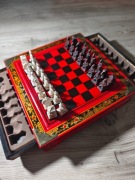 Drewniane szachy w kasecie