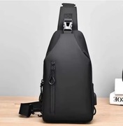 Saszetka torebka plecak na jedno ramie listonoszki - czarna 