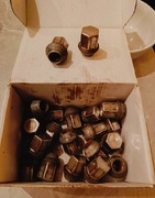 Śruby nakrętki Land Rover 