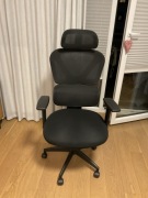 Fotel biurowy, krzesło ergonomiczne, pokrycie siatkowe, czarny