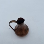 Stary miedziany dzban dzbanek z uchem