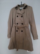 Beżowy trencz Stradivarius