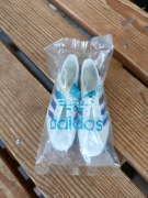 Miniaturowe buty adidas 