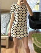 Sukienka z krótkim rękawem print w serca