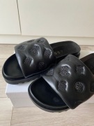 GUESS czarne klapki Fabetza 37