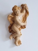 Anioł barokowy z konglomeratu 