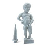 Figurka do doniczki - Chłopiec sikający w kwiaty - jasny marmur - mała