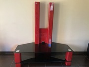 Szafka RTV czarne szkło + drewno malowane na czerwono 