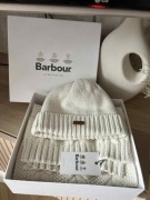 Zestaw Szalik i Czapka Beanie LGS022WH11 Beżowy BARBOUR