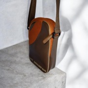 Markowa elegancka skórzana torebka listonoszka Esprit regulacja sportowa