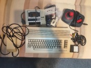 Commodore C64 kasety joystick magnetofon zasilacz kartridż kabel