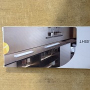 bezprzewodowa lampka LED z czujnikiem ruchu marki LROLTEF