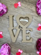Ramka LOVE z serduszkiem – dekoracja DIY na prezent