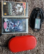 Ładowarka, etui, gry Medieevil i Resistance do PSP
