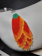 Czerwony kwiat - brelok z frędzli zawieszka chwost do kluczy torebki