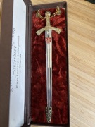 Miecz Szczerbiec miniatura